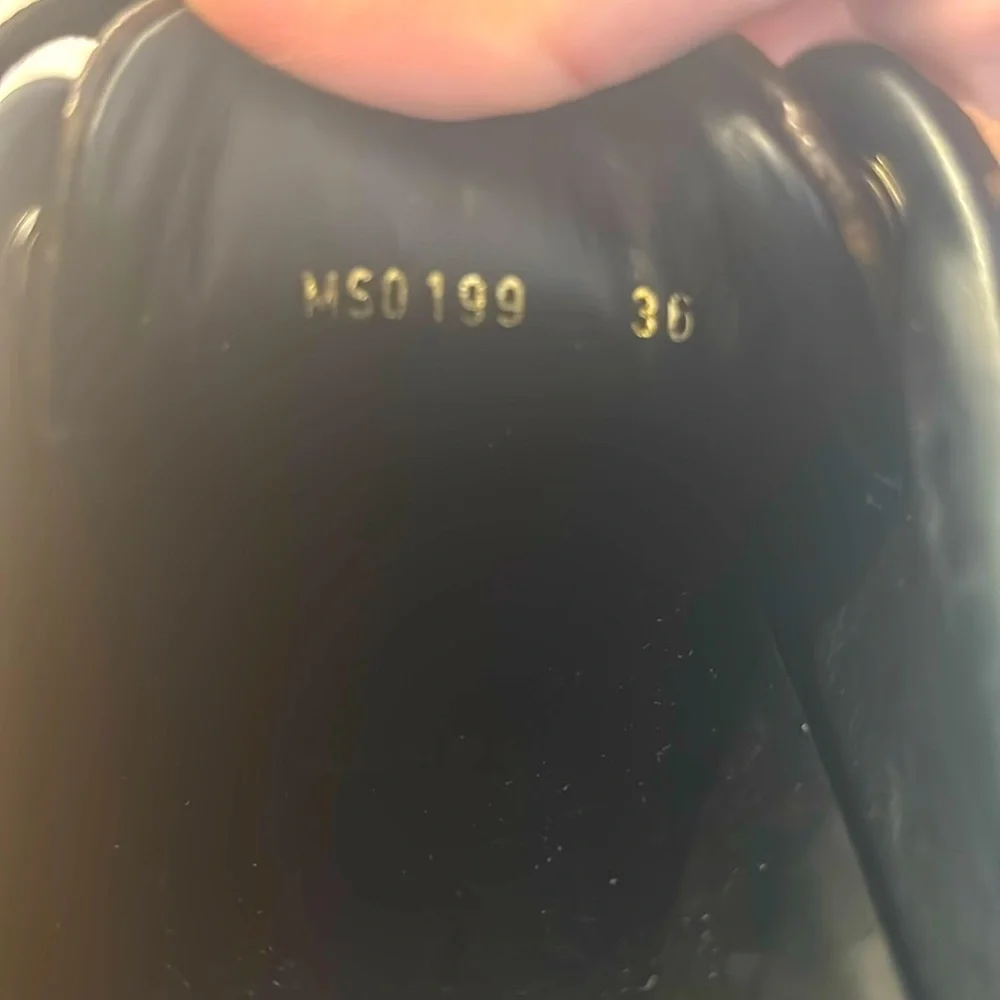 Authentic Louis Vuitton Women’s Sneaker - Picture 4 of 6